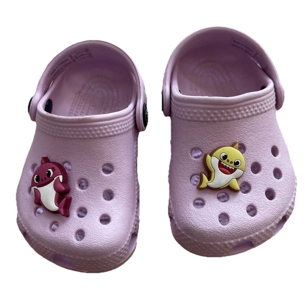 Crocs Pink Baby Size 2/3 With‎ 2 Jibbitz Baby Shark Clogs